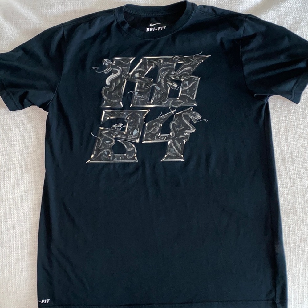 Men’s Medium New Kobe Bryant Black Mamba 24 Shirt